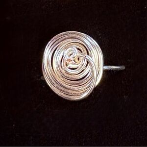 Elegant Silver Swirl Ring